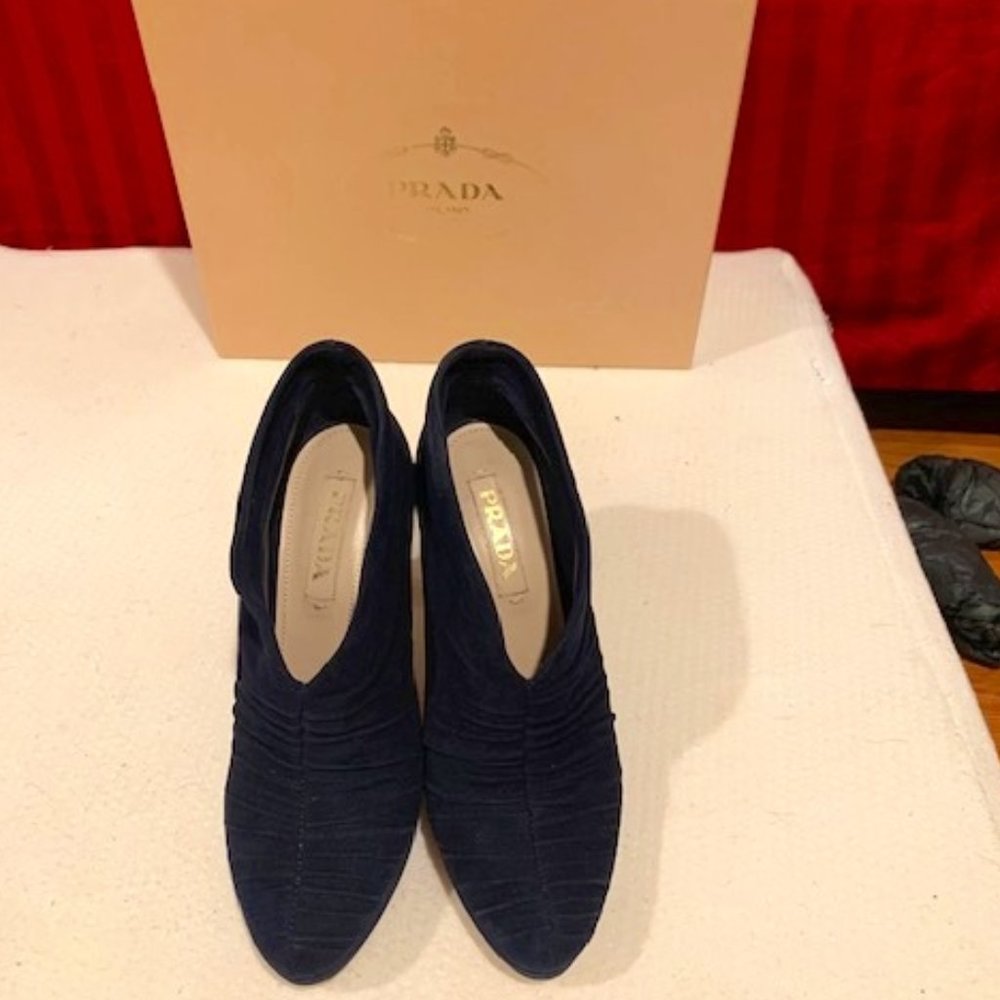 Stunning Prada Navy Blue Suede Camoscio 8 Booties Size 36.5